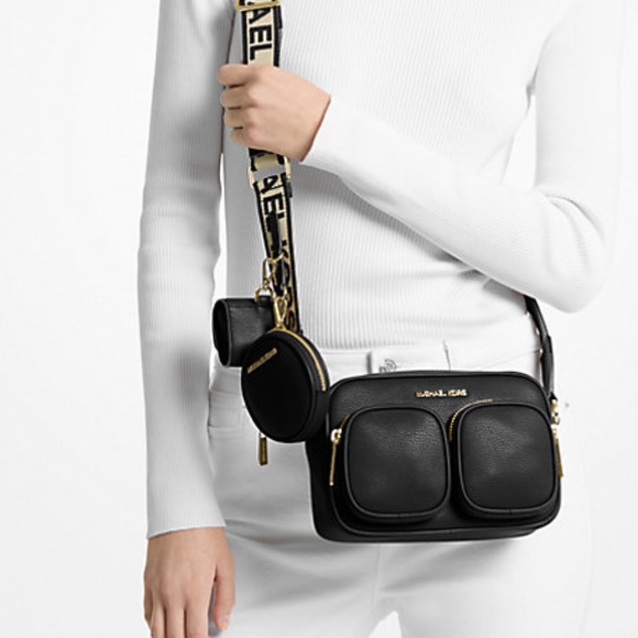 Michael Kors Jet Set Md Leather Crossbody Bag Case for Apple Airpods Pro®
Black - Picture 2 of 16